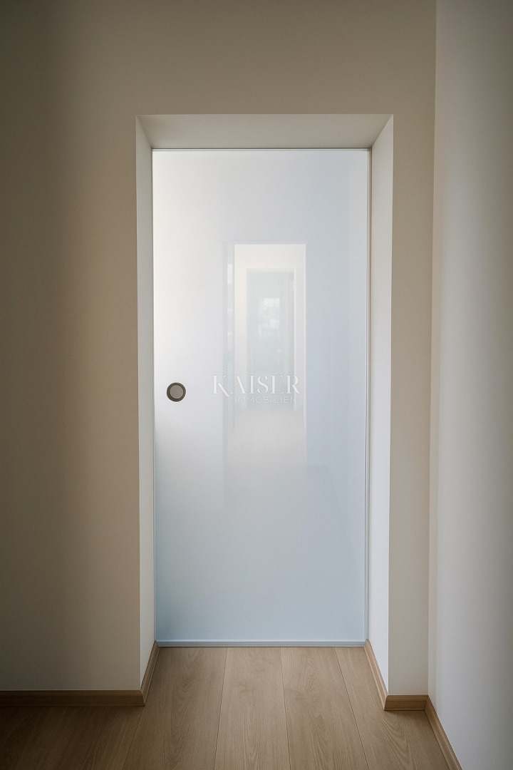 Vir – hiša s 6 apartmaji in garažo, 200 m od morja