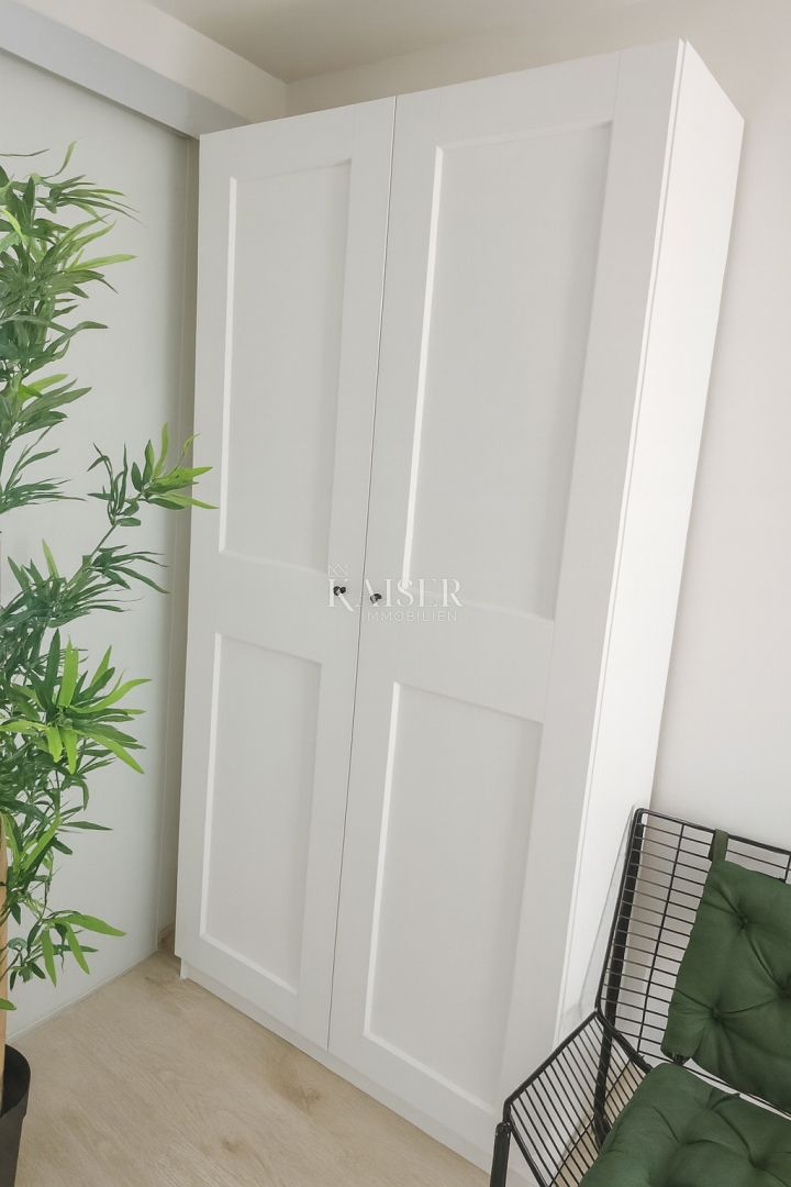 Vir – hiša s 6 apartmaji in garažo, 200 m od morja