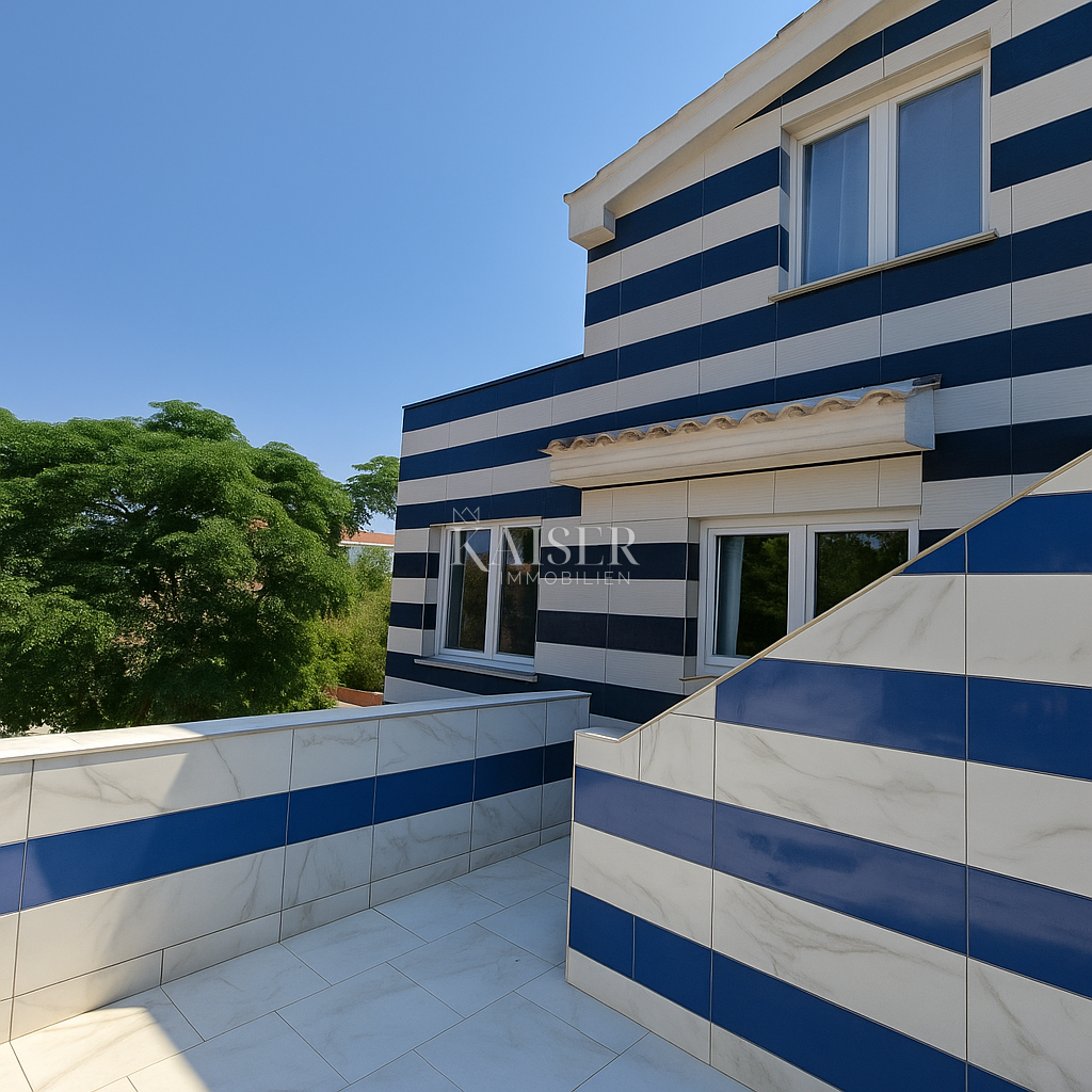 Vir – hiša s 6 apartmaji in garažo, 200 m od morja