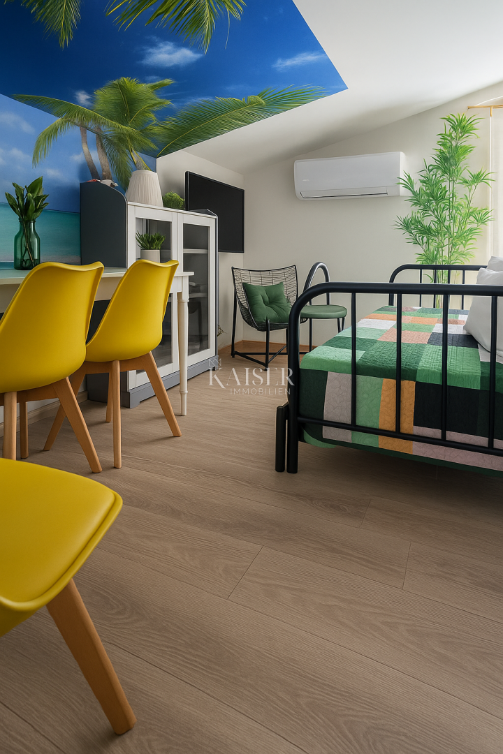 Vir – hiša s 6 apartmaji in garažo, 200 m od morja