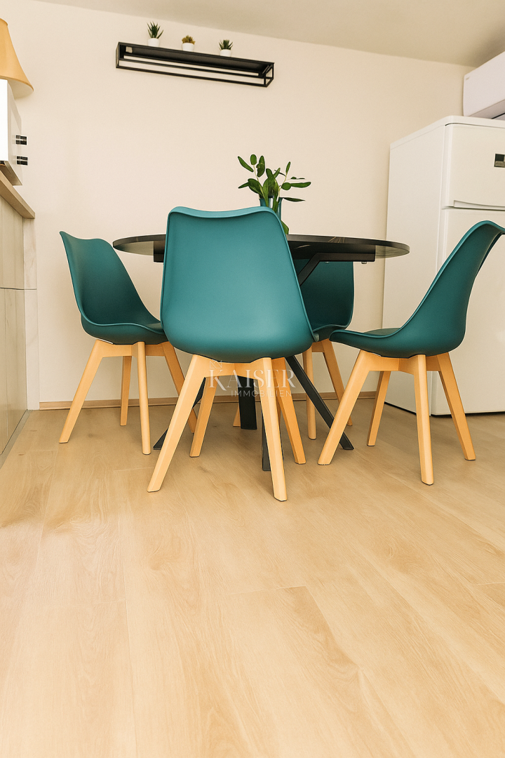 Vir – hiša s 6 apartmaji in garažo, 200 m od morja