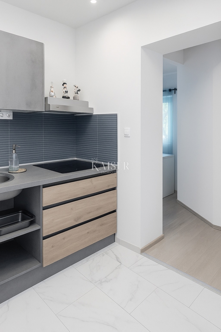 Vir – hiša s 6 apartmaji in garažo, 200 m od morja