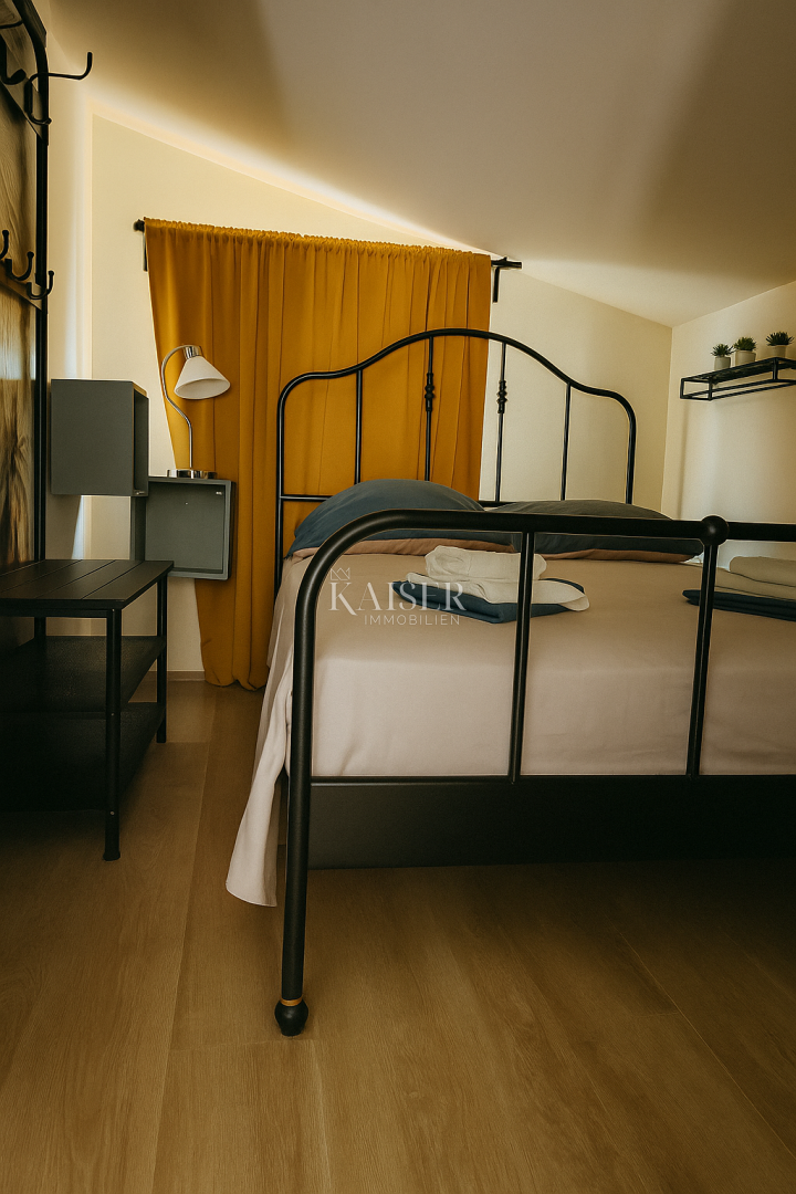 Vir – hiša s 6 apartmaji in garažo, 200 m od morja