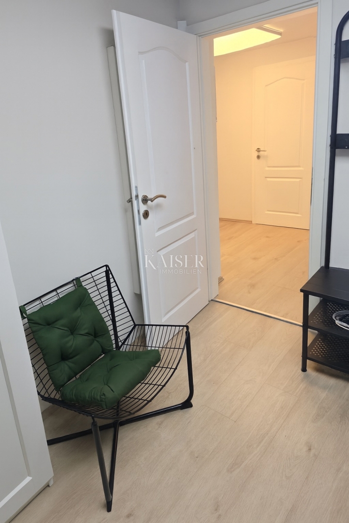 Vir – hiša s 6 apartmaji in garažo, 200 m od morja