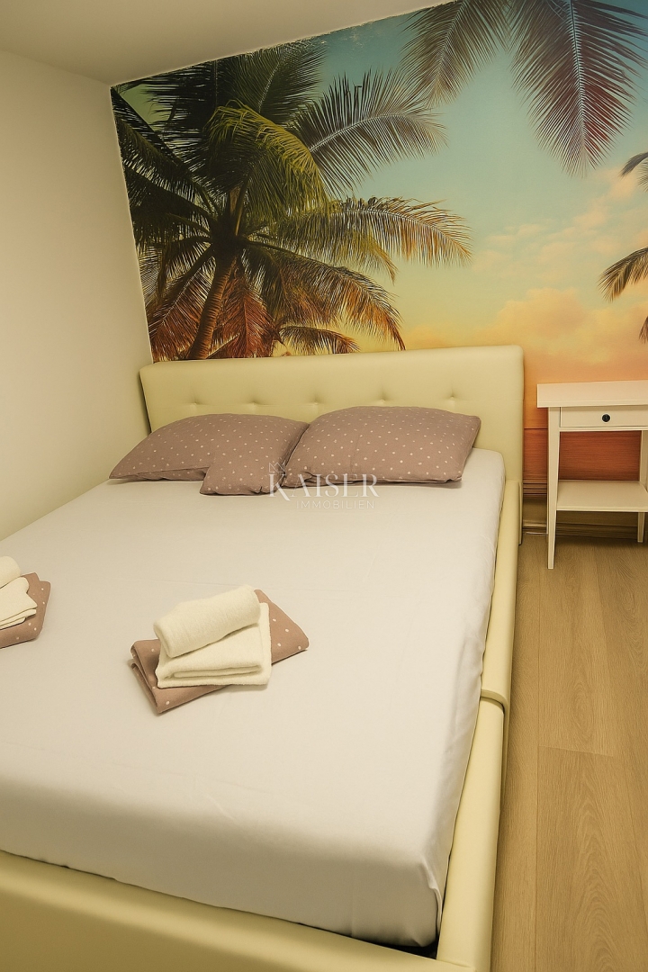 Vir – hiša s 6 apartmaji in garažo, 200 m od morja