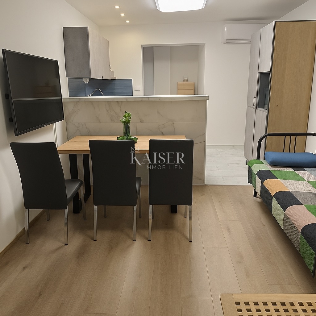 Vir – hiša s 6 apartmaji in garažo, 200 m od morja