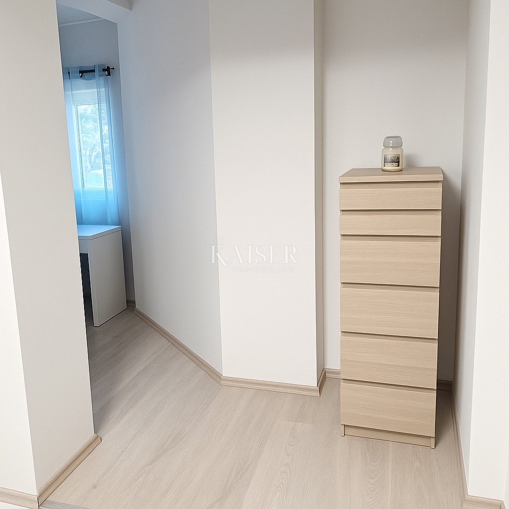 Vir – hiša s 6 apartmaji in garažo, 200 m od morja