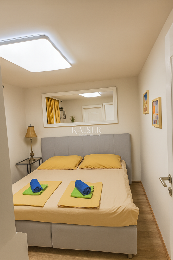 Vir – hiša s 6 apartmaji in garažo, 200 m od morja