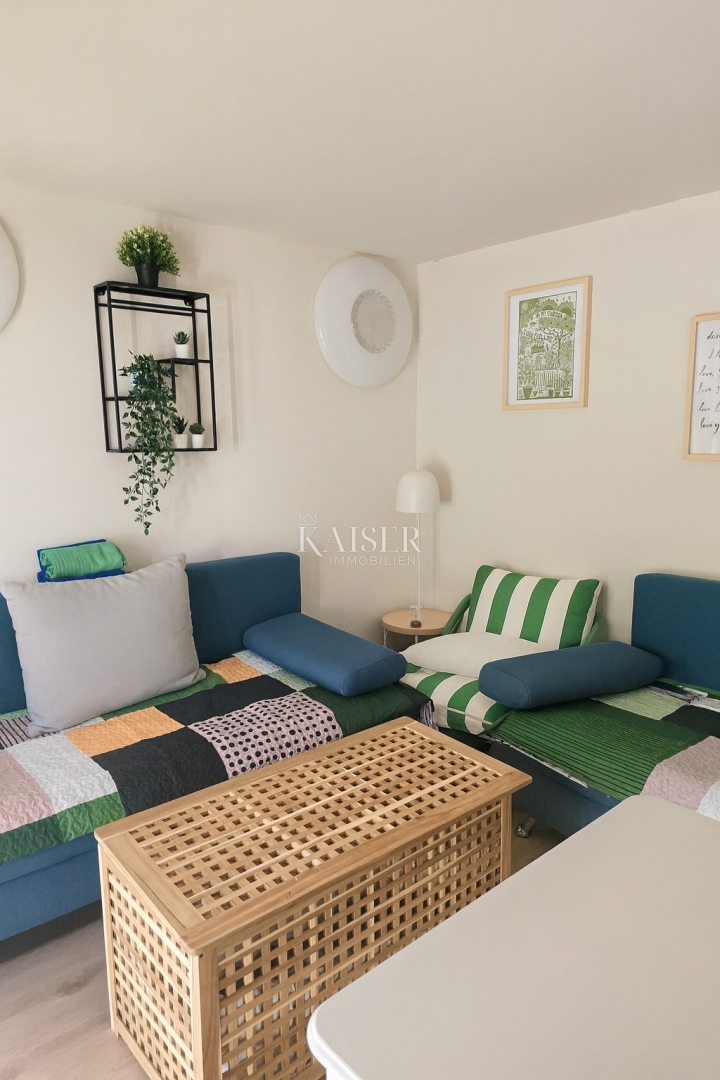 Vir – hiša s 6 apartmaji in garažo, 200 m od morja