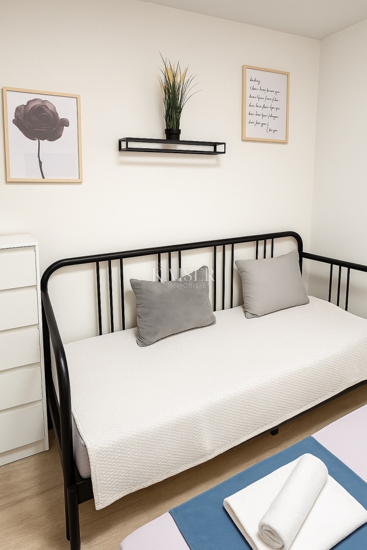 Vir – hiša s 6 apartmaji in garažo, 200 m od morja