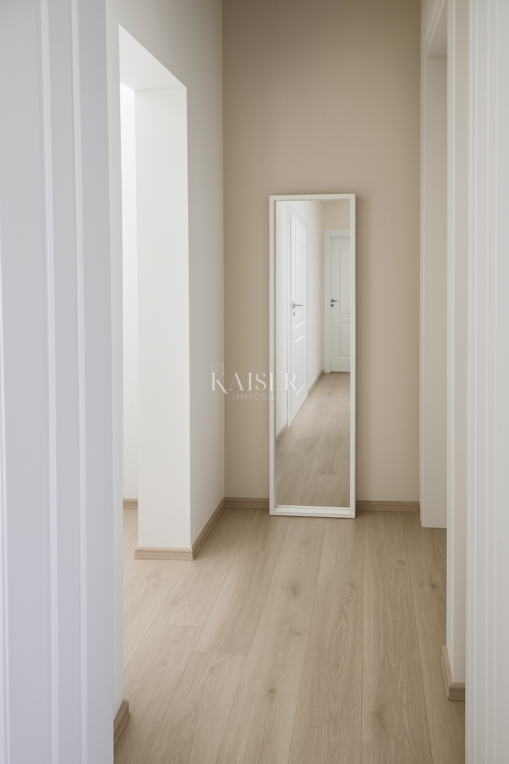 Vir – hiša s 6 apartmaji in garažo, 200 m od morja