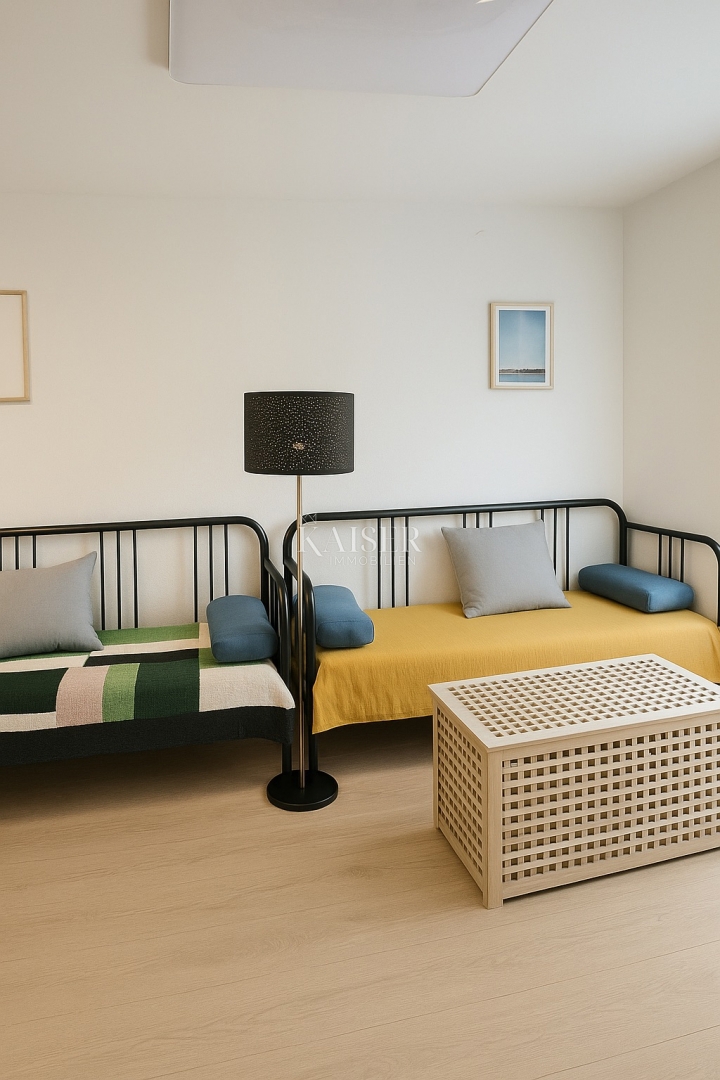 Vir – hiša s 6 apartmaji in garažo, 200 m od morja