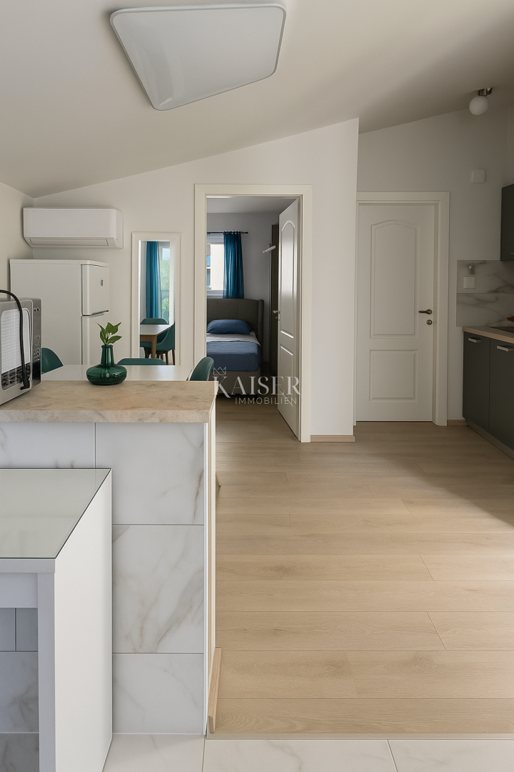 Vir – hiša s 6 apartmaji in garažo, 200 m od morja