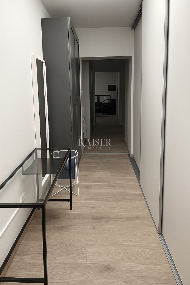 Vir – hiša s 6 apartmaji in garažo, 200 m od morja