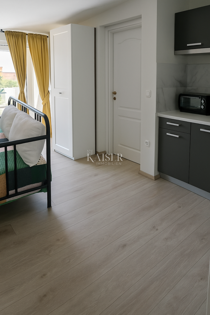 Vir – hiša s 6 apartmaji in garažo, 200 m od morja