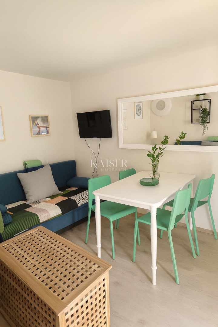 Vir – hiša s 6 apartmaji in garažo, 200 m od morja