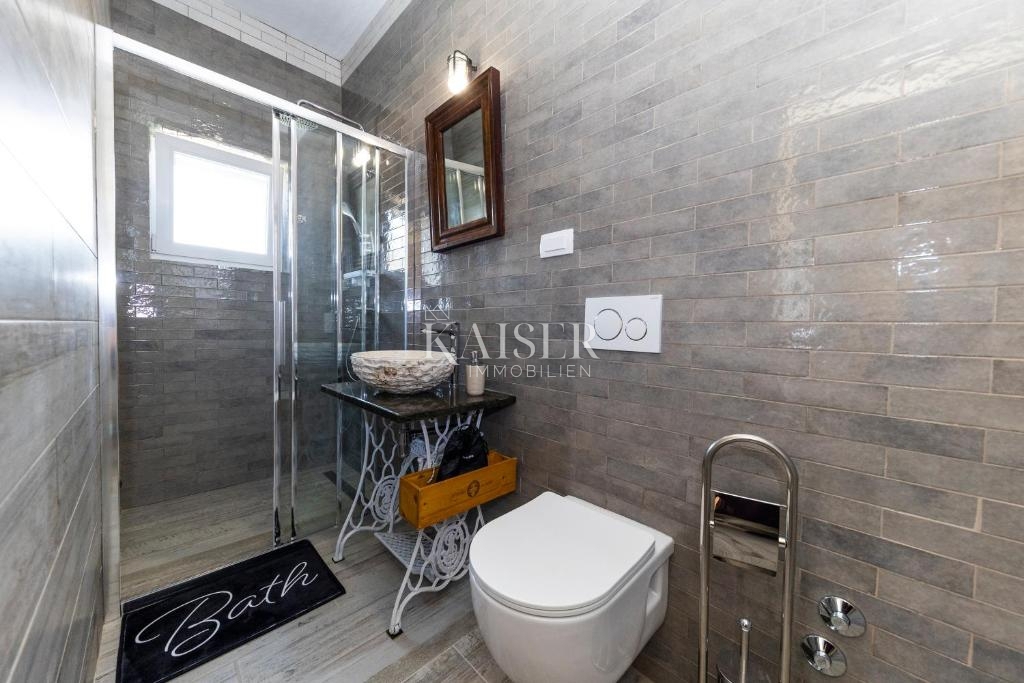 Avtentična kamnita vila z bazenom, le 30 metrov od morja, otok Pašman – Ždrelac