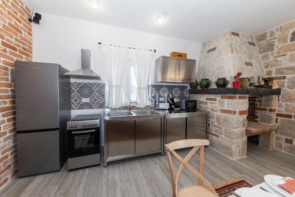 Avtentična kamnita vila z bazenom, le 30 metrov od morja, otok Pašman – Ždrelac