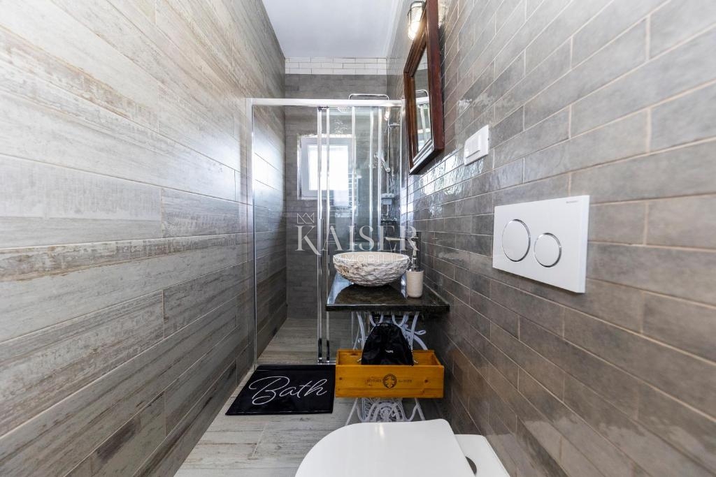 Avtentična kamnita vila z bazenom, le 30 metrov od morja, otok Pašman – Ždrelac