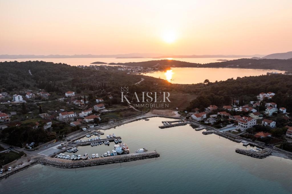 Avtentična kamnita vila z bazenom, le 30 metrov od morja, otok Pašman – Ždrelac