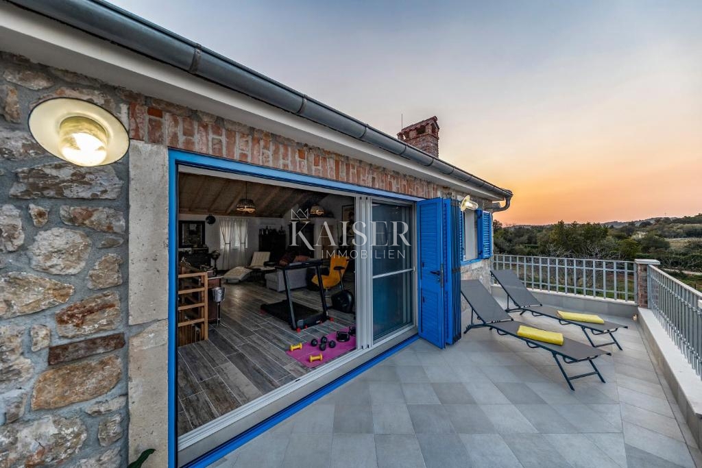 Avtentična kamnita vila z bazenom, le 30 metrov od morja, otok Pašman – Ždrelac