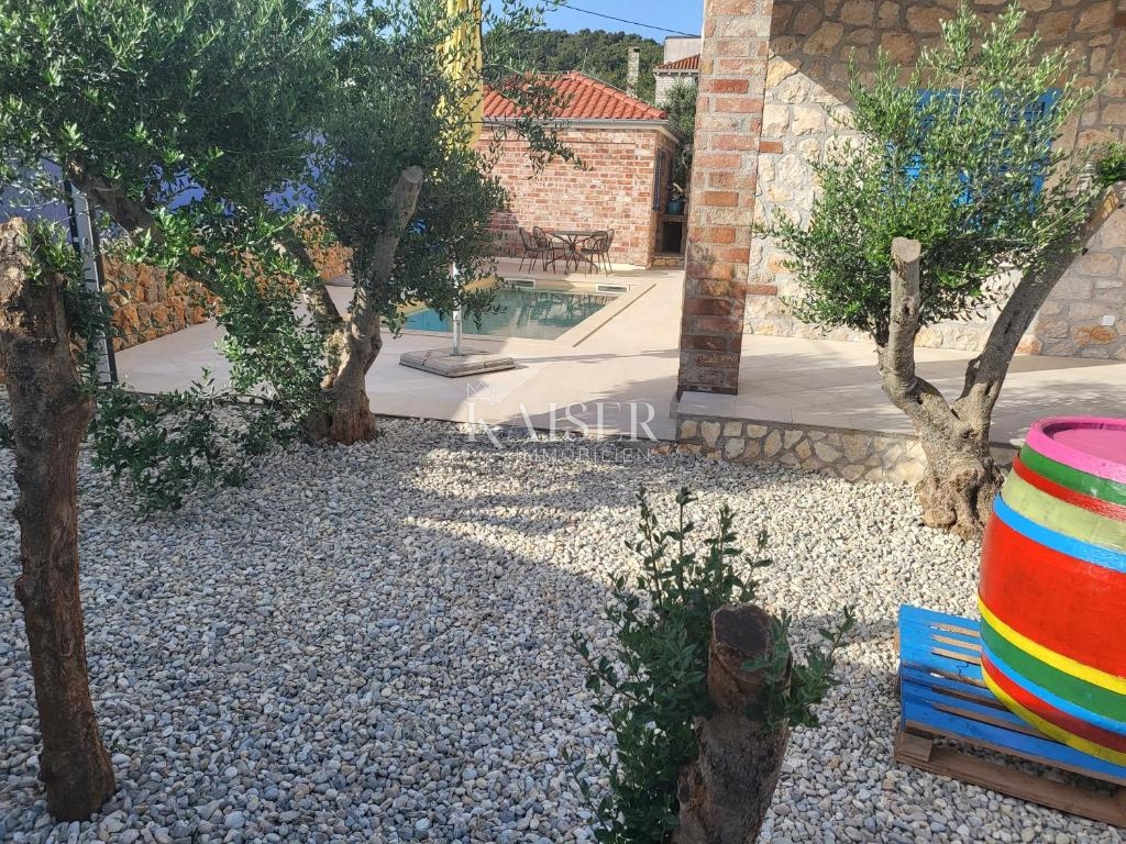 Avtentična kamnita vila z bazenom, le 30 metrov od morja, otok Pašman – Ždrelac