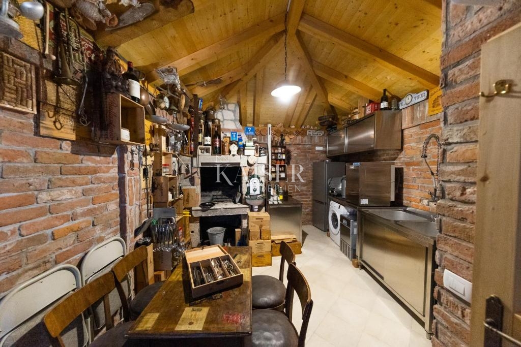 Avtentična kamnita vila z bazenom, le 30 metrov od morja, otok Pašman – Ždrelac