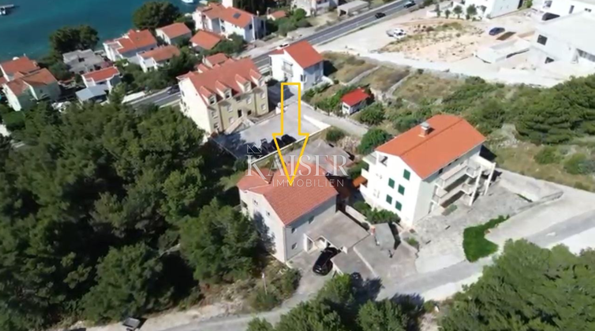 Šibenik, Žaborić – Hiša 235 m² s tremi apartmaji in pogledom na morje