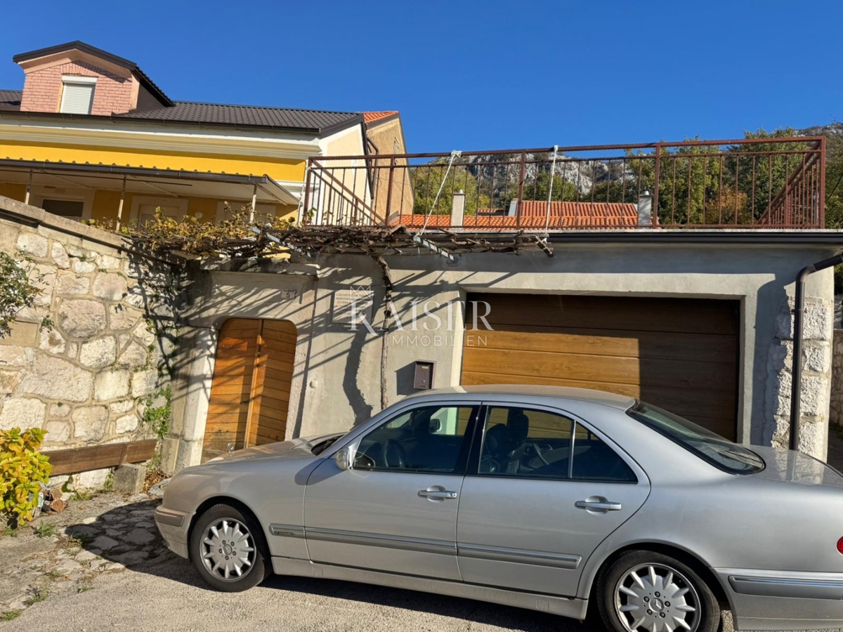 Hiša za prenovo z možnostjo prenove v mirnem zaledju Crikvenice