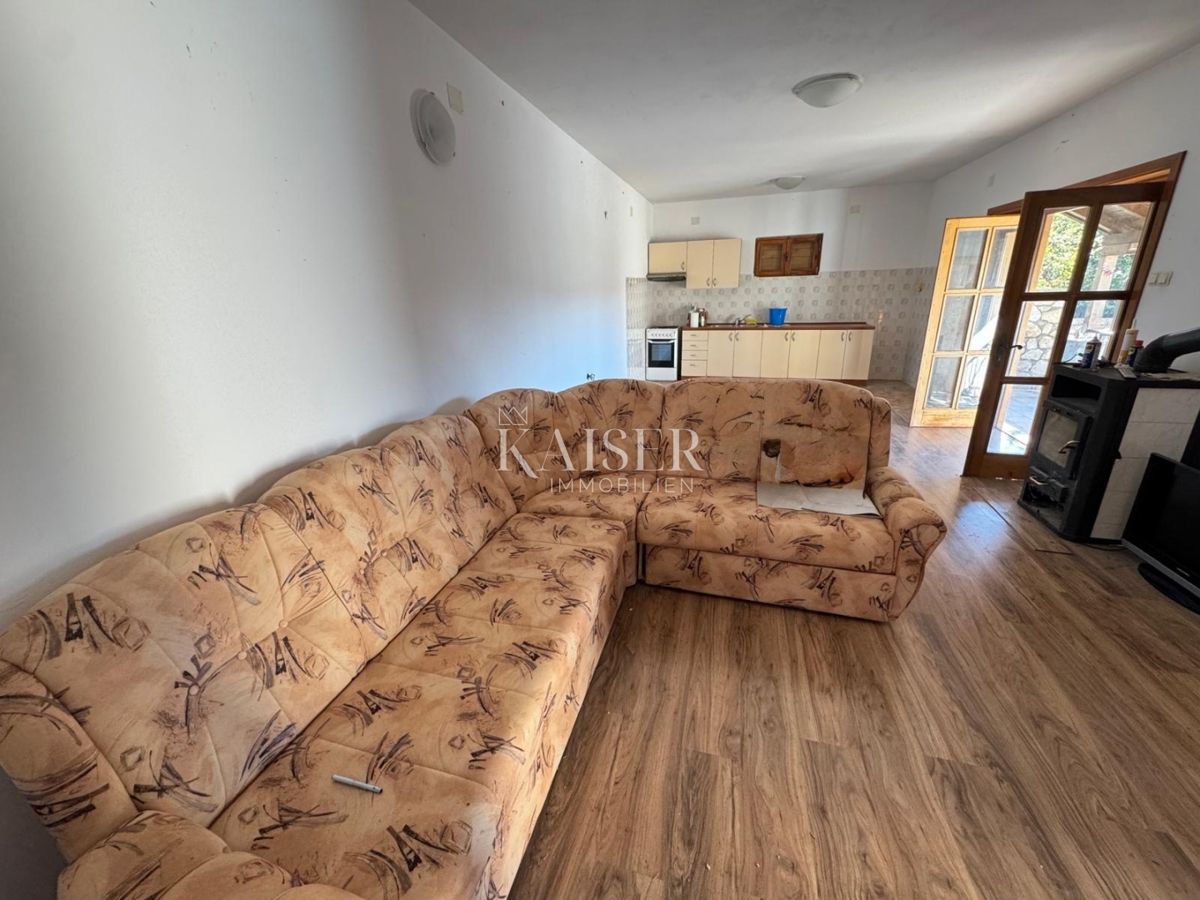 Hiša za prenovo z možnostjo prenove v mirnem zaledju Crikvenice