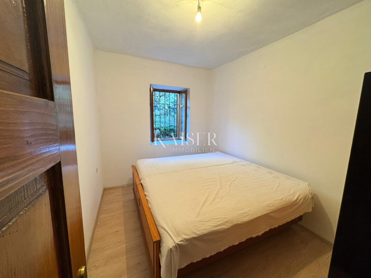 Hiša za prenovo z možnostjo prenove v mirnem zaledju Crikvenice