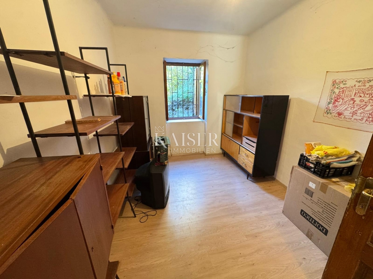 Hiša za prenovo z možnostjo prenove v mirnem zaledju Crikvenice