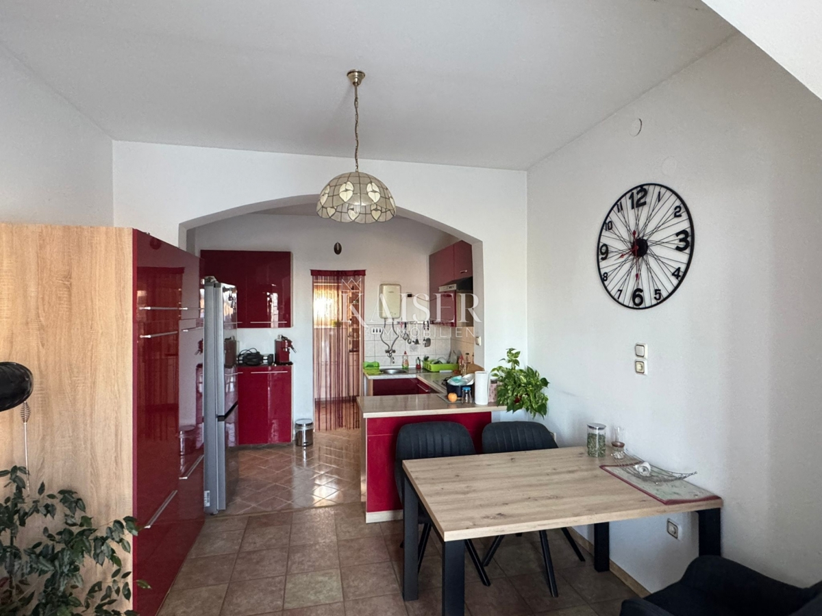 Jadranovo, apartmajska hiša s pogledom na morje