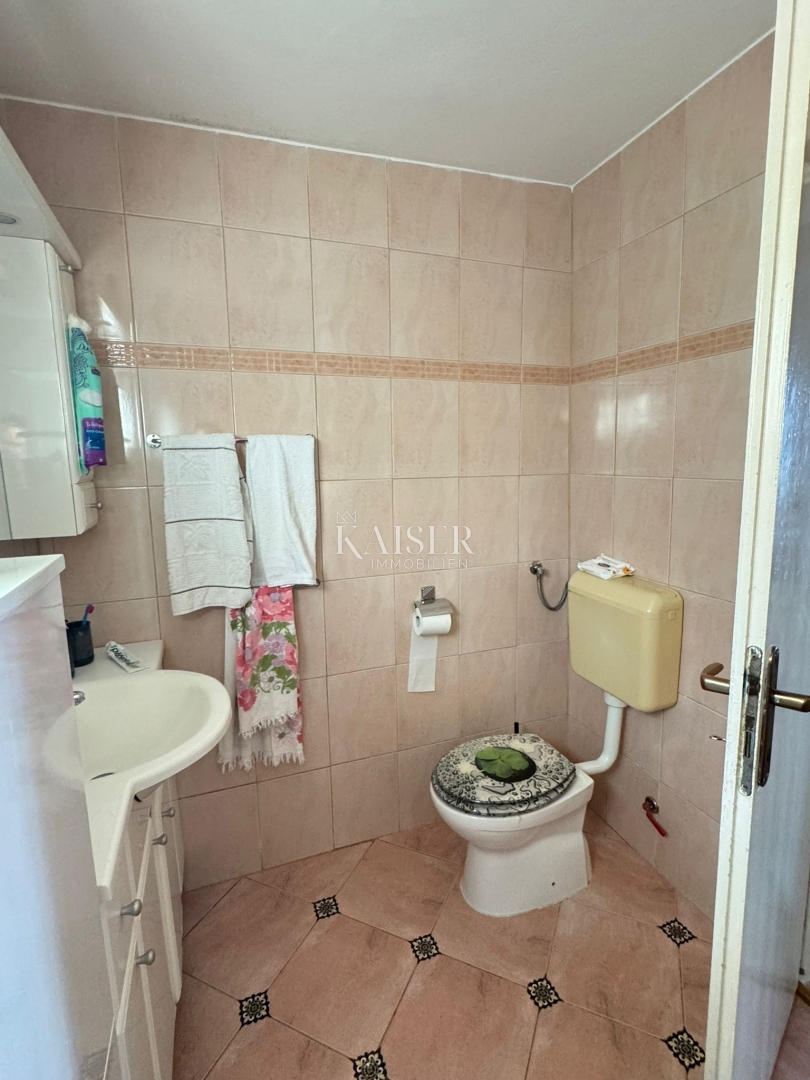 Jadranovo, apartmajska hiša s pogledom na morje