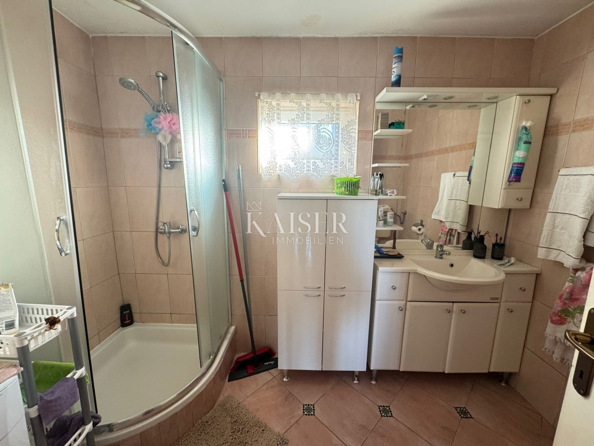 Jadranovo, apartmajska hiša s pogledom na morje