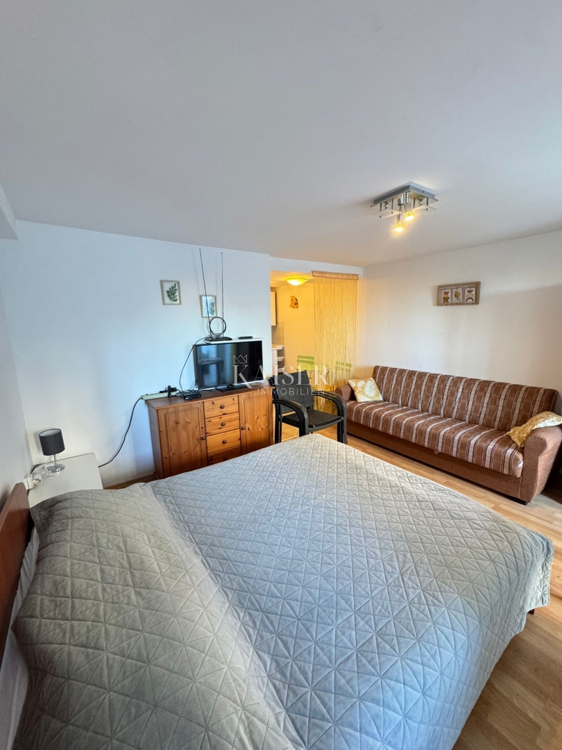 Jadranovo, apartmajska hiša s pogledom na morje