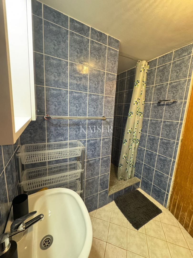 Jadranovo, apartmajska hiša s pogledom na morje