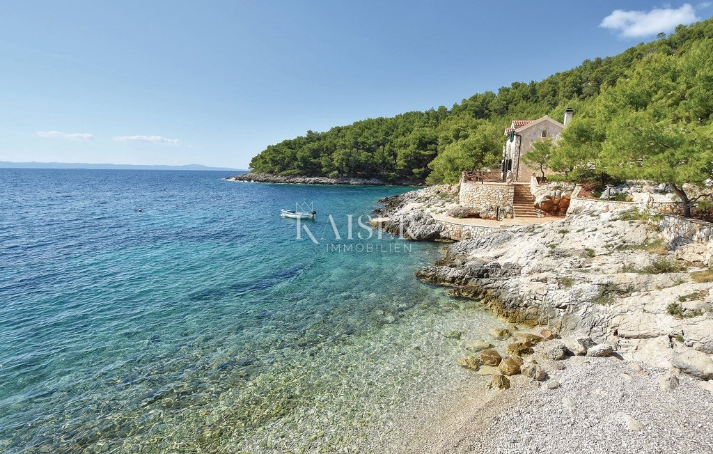 Hvar - kmetijsko zemljišče, prva vrsta do morja, 27471 m2