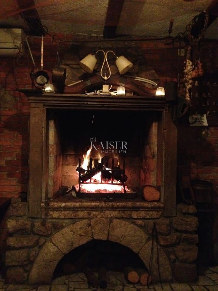 Cres, gostinski in stanovanjski objekt z restavracijo, apartmaji in sobami