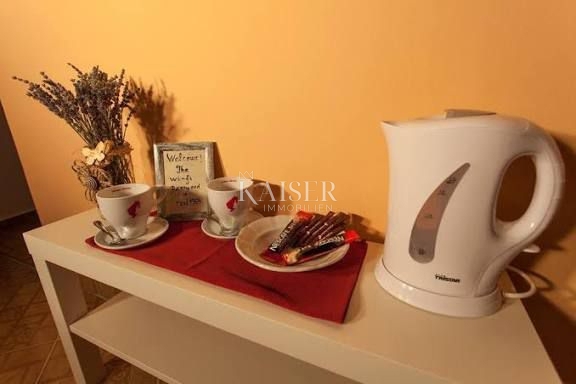 Cres, gostinski in stanovanjski objekt z restavracijo, apartmaji in sobami