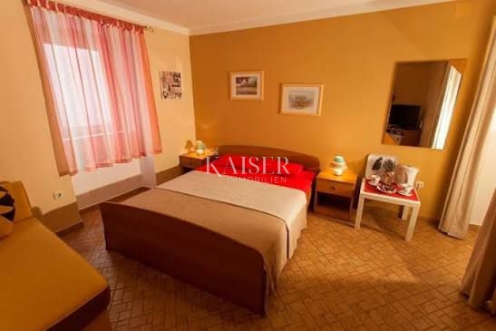 Cres, gostinski in stanovanjski objekt z restavracijo, apartmaji in sobami