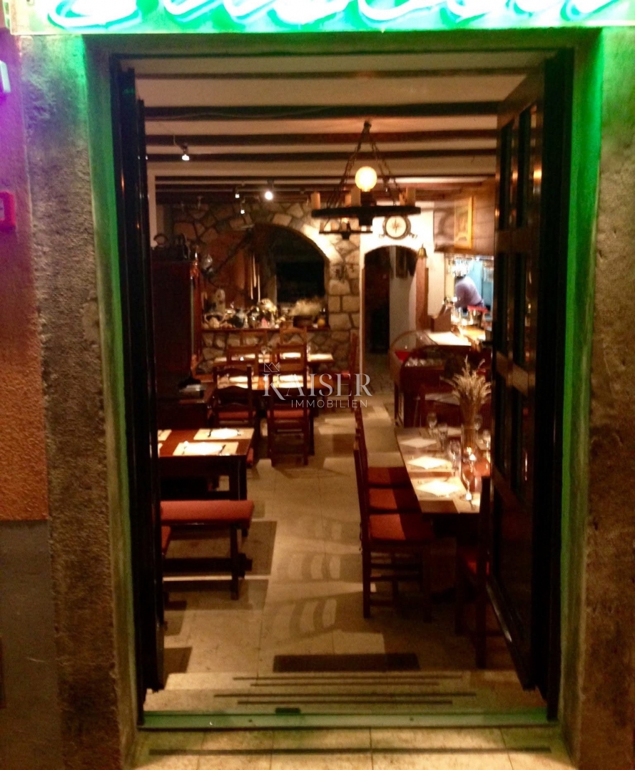 Cres, gostinski in stanovanjski objekt z restavracijo, apartmaji in sobami