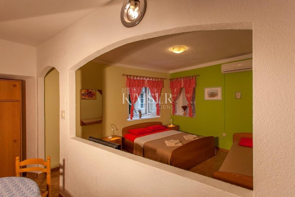 Cres, gostinski in stanovanjski objekt z restavracijo, apartmaji in sobami