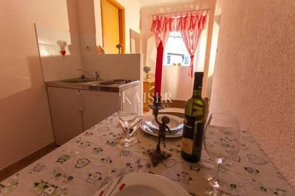 Cres, gostinski in stanovanjski objekt z restavracijo, apartmaji in sobami