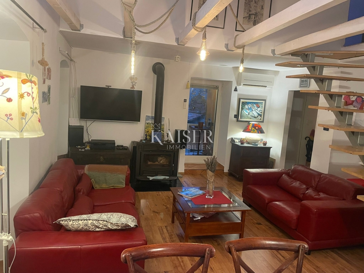 Cres, gostinski in stanovanjski objekt z restavracijo, apartmaji in sobami