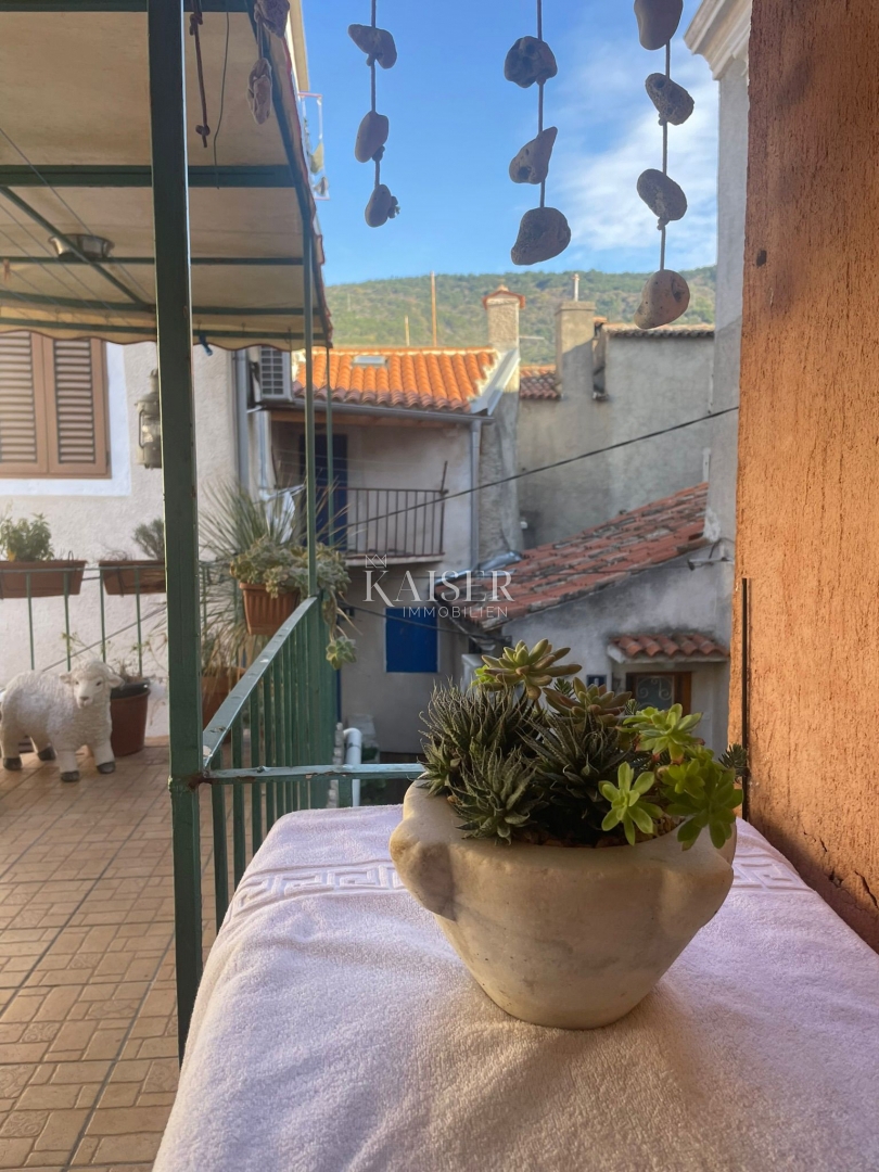 Cres, gostinski in stanovanjski objekt z restavracijo, apartmaji in sobami