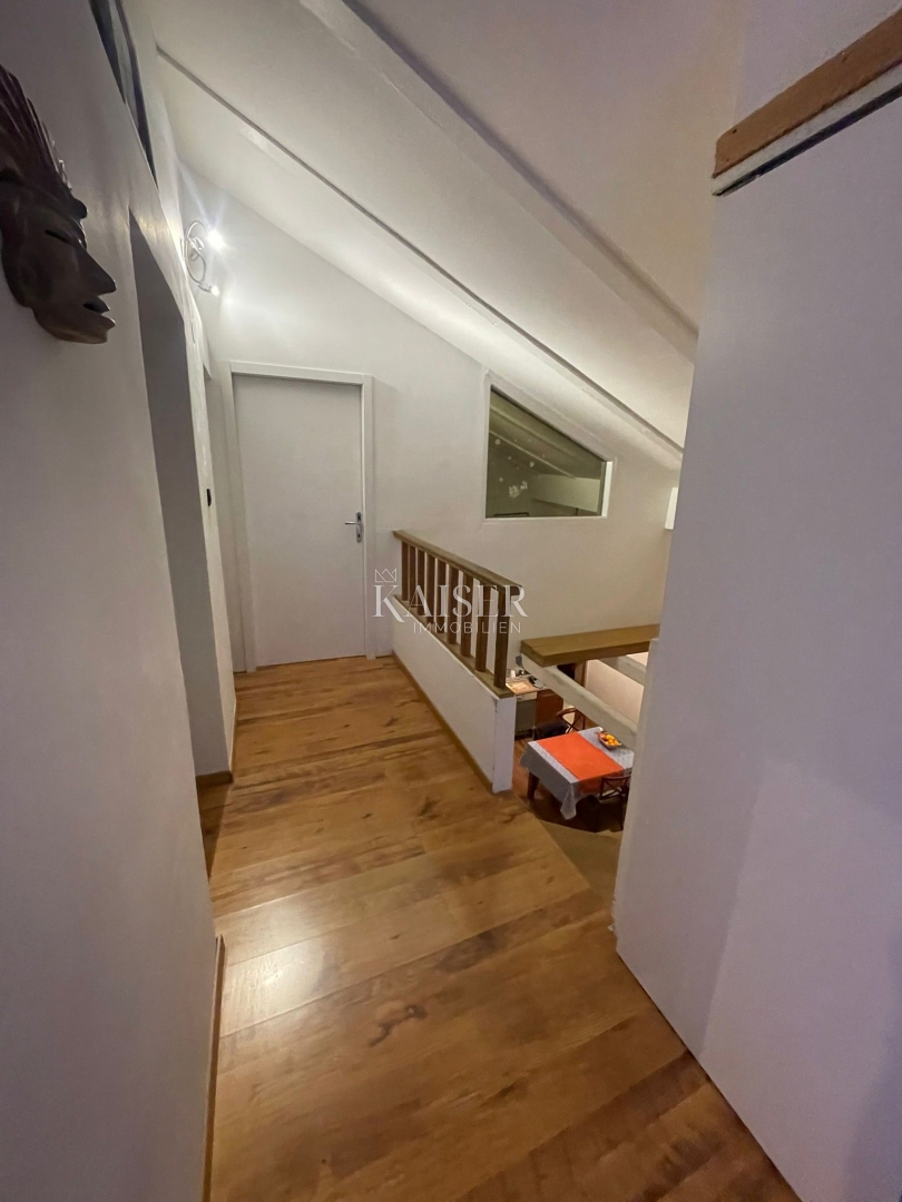 Cres, gostinski in stanovanjski objekt z restavracijo, apartmaji in sobami