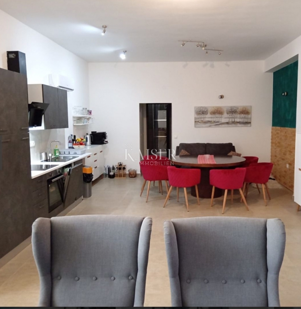 Istra, Pula - Hiša s 5 apartmaji in dvema bazenoma