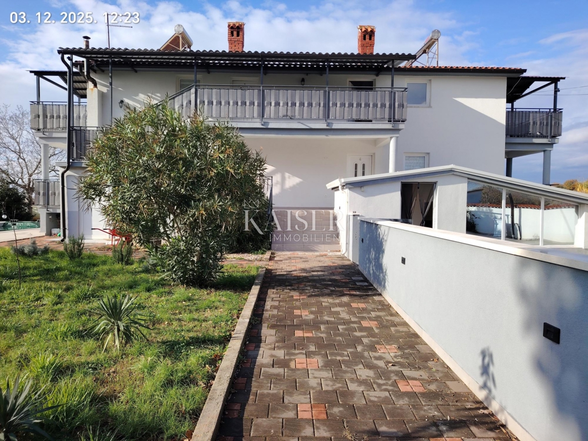 Istra, Pula - Hiša s 5 apartmaji in dvema bazenoma