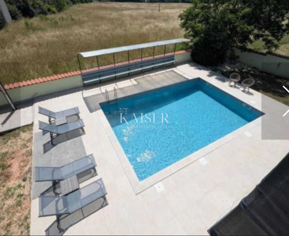Istra, Pula - Hiša s 5 apartmaji in dvema bazenoma